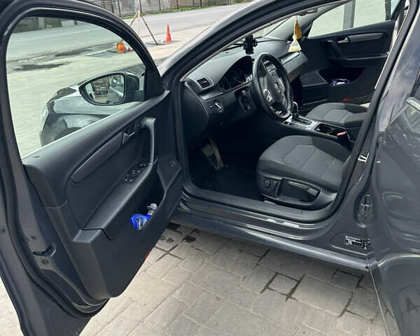 Сірий Фольксваген Пассат, об'ємом двигуна 2 л та пробігом 209 тис. км за 13050 $, фото 52 на Automoto.ua