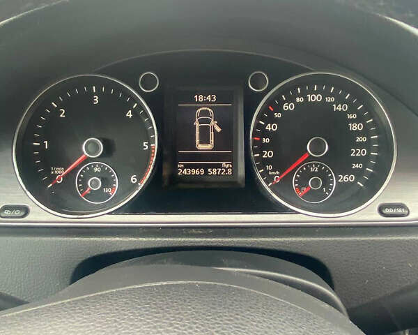 Серый Фольксваген Пассат, объемом двигателя 1.97 л и пробегом 244 тыс. км за 10300 $, фото 6 на Automoto.ua