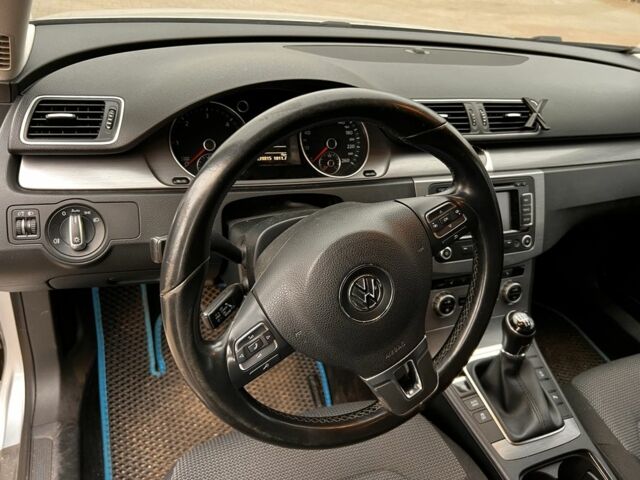 Серый Фольксваген Пассат, объемом двигателя 2 л и пробегом 239 тыс. км за 10300 $, фото 8 на Automoto.ua