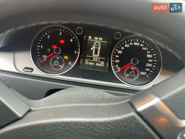 Серый Фольксваген Пассат, объемом двигателя 1.97 л и пробегом 317 тыс. км за 11200 $, фото 5 на Automoto.ua