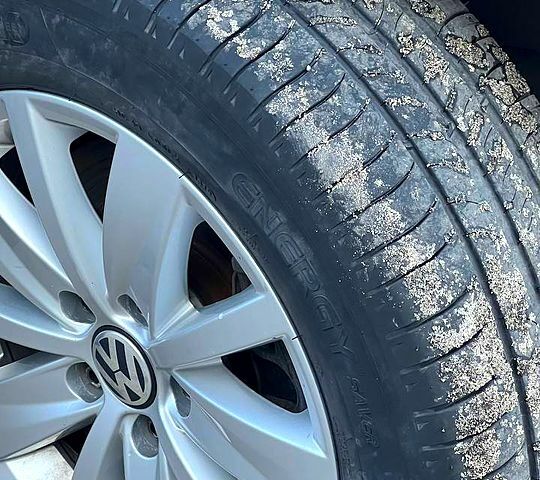 Серый Фольксваген Пассат, объемом двигателя 1.6 л и пробегом 350 тыс. км за 9000 $, фото 6 на Automoto.ua