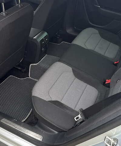 Фольксваген Пассат 2013 в Дубровице на Automoto.ua Серый Фольксваген Пассат, объемом двигателя 1.97 л и пробегом 332 тыс. км за 10500 $, фото 8 на Automoto.ua