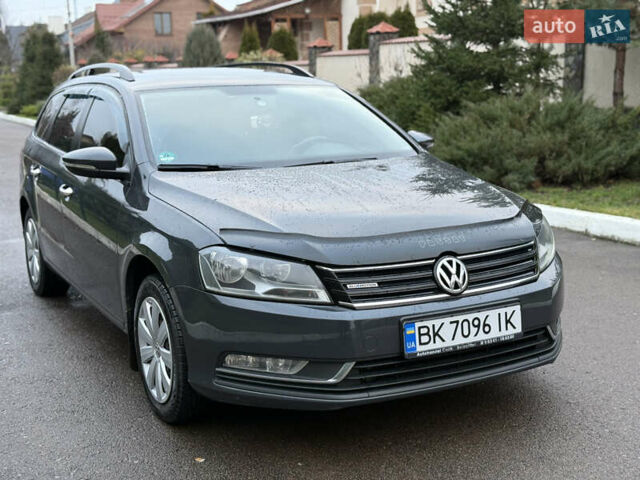 Серый Фольксваген Пассат, объемом двигателя 1.6 л и пробегом 301 тыс. км за 10200 $, фото 2 на Automoto.ua