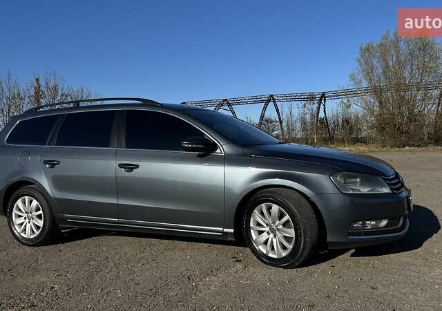 Серый Фольксваген Пассат, объемом двигателя 1.6 л и пробегом 237 тыс. км за 9900 $, фото 8 на Automoto.ua