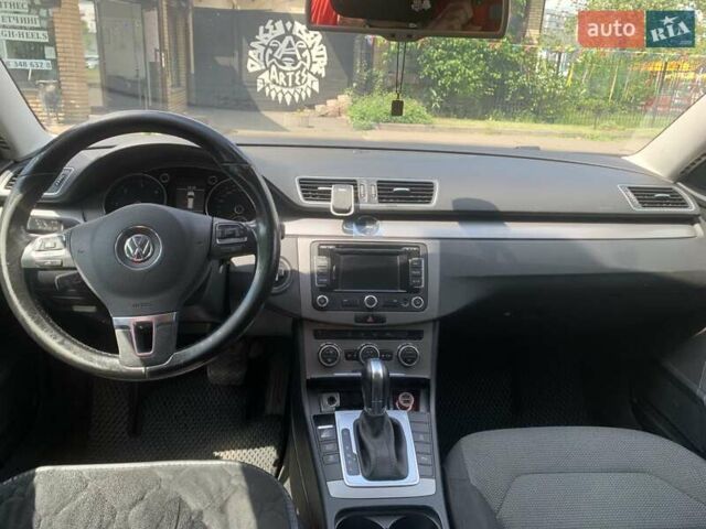 Сірий Фольксваген Пассат, об'ємом двигуна 1.6 л та пробігом 322 тис. км за 9000 $, фото 3 на Automoto.ua