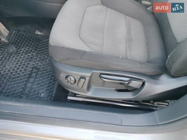 Серый Фольксваген Пассат, объемом двигателя 1.97 л и пробегом 291 тыс. км за 11000 $, фото 4 на Automoto.ua