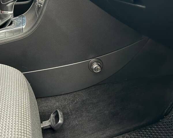 Серый Фольксваген Пассат, объемом двигателя 2 л и пробегом 300 тыс. км за 13500 $, фото 9 на Automoto.ua