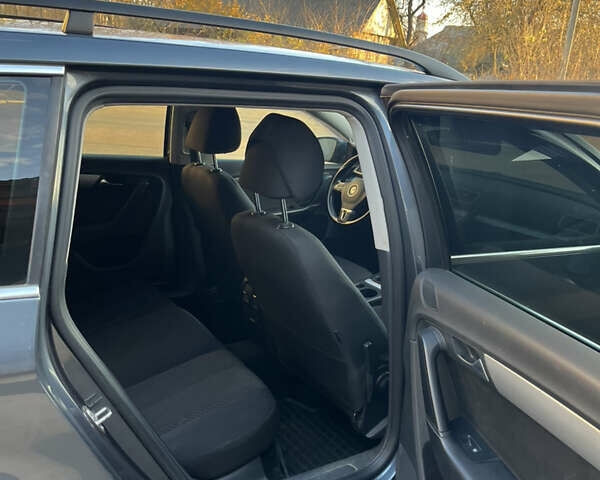 Серый Фольксваген Пассат, объемом двигателя 1.6 л и пробегом 261 тыс. км за 10200 $, фото 14 на Automoto.ua