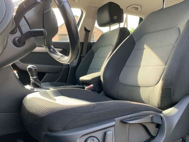 Сірий Фольксваген Пассат, об'ємом двигуна 2 л та пробігом 200 тис. км за 11899 $, фото 10 на Automoto.ua