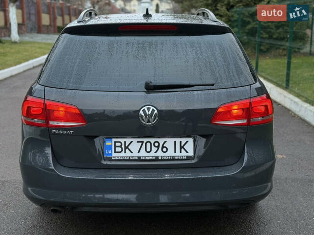 Серый Фольксваген Пассат, объемом двигателя 1.6 л и пробегом 301 тыс. км за 10200 $, фото 6 на Automoto.ua