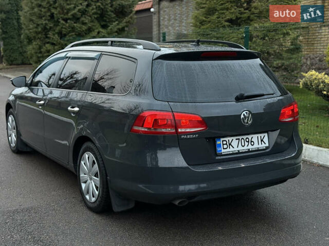 Серый Фольксваген Пассат, объемом двигателя 1.6 л и пробегом 301 тыс. км за 10200 $, фото 8 на Automoto.ua