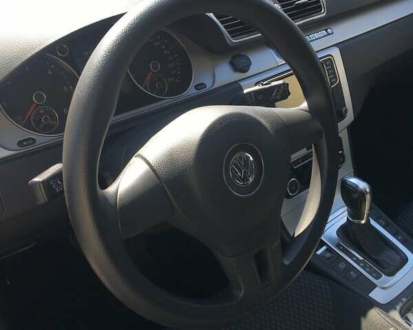 Сірий Фольксваген Пассат, об'ємом двигуна 2 л та пробігом 242 тис. км за 11100 $, фото 4 на Automoto.ua