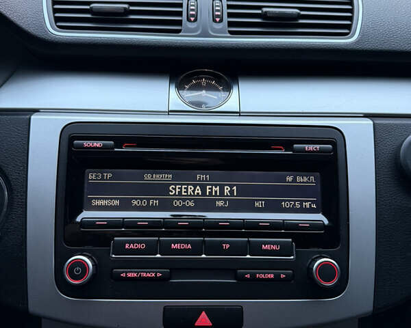 Серый Фольксваген Пассат, объемом двигателя 1.6 л и пробегом 301 тыс. км за 10200 $, фото 10 на Automoto.ua