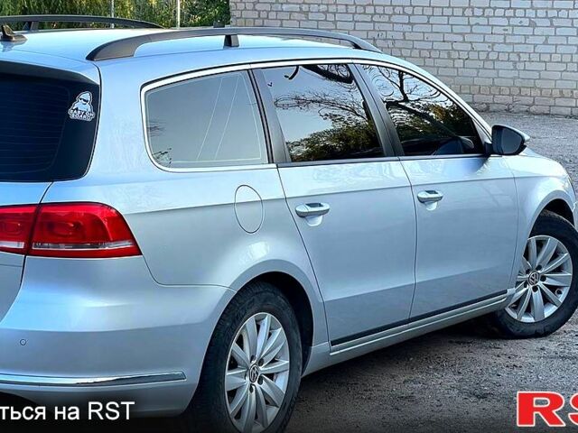 Серый Фольксваген Пассат, объемом двигателя 1.6 л и пробегом 350 тыс. км за 9000 $, фото 1 на Automoto.ua