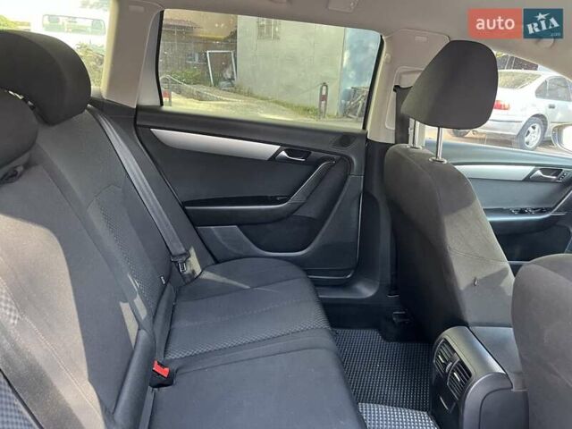 Серый Фольксваген Пассат, объемом двигателя 1.97 л и пробегом 298 тыс. км за 10200 $, фото 10 на Automoto.ua