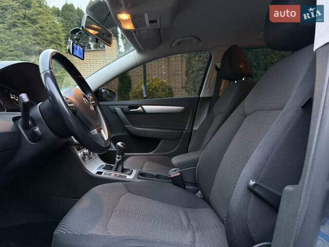 Серый Фольксваген Пассат, объемом двигателя 1.6 л и пробегом 301 тыс. км за 10200 $, фото 12 на Automoto.ua