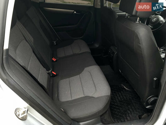 Серый Фольксваген Пассат, объемом двигателя 1.97 л и пробегом 305 тыс. км за 10600 $, фото 16 на Automoto.ua