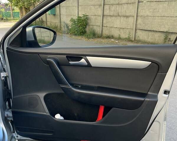 Серый Фольксваген Пассат, объемом двигателя 1.97 л и пробегом 298 тыс. км за 10200 $, фото 13 на Automoto.ua