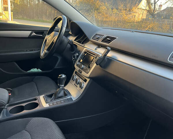 Серый Фольксваген Пассат, объемом двигателя 1.6 л и пробегом 261 тыс. км за 10200 $, фото 16 на Automoto.ua