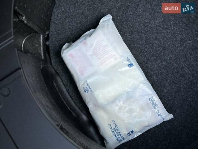 Сірий Фольксваген Пассат, об'ємом двигуна 2 л та пробігом 226 тис. км за 12800 $, фото 42 на Automoto.ua