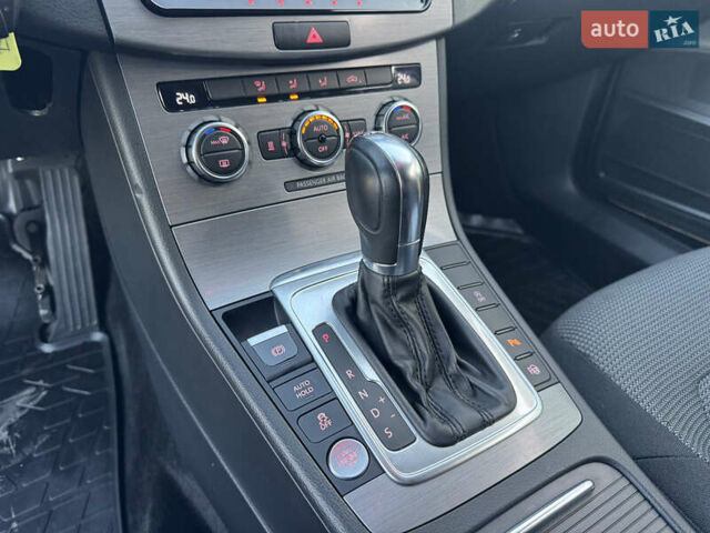 Серый Фольксваген Пассат, объемом двигателя 1.6 л и пробегом 229 тыс. км за 10999 $, фото 56 на Automoto.ua