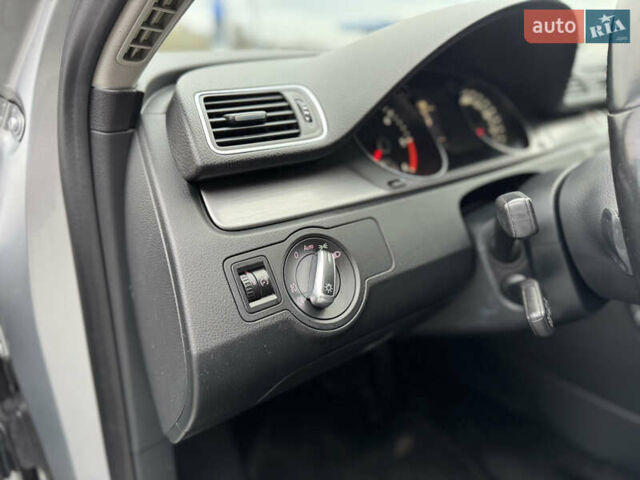 Серый Фольксваген Пассат, объемом двигателя 1.6 л и пробегом 207 тыс. км за 10500 $, фото 30 на Automoto.ua