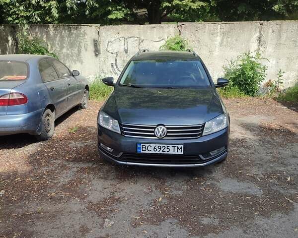 Серый Фольксваген Пассат, объемом двигателя 1.4 л и пробегом 210 тыс. км за 11000 $, фото 2 на Automoto.ua