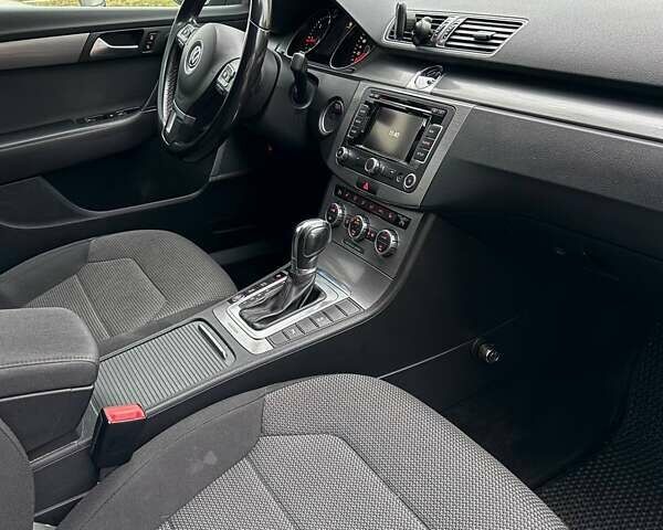 Серый Фольксваген Пассат, объемом двигателя 2 л и пробегом 300 тыс. км за 13500 $, фото 12 на Automoto.ua