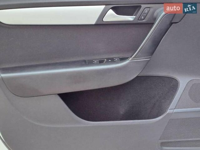 Сірий Фольксваген Пассат, об'ємом двигуна 2 л та пробігом 274 тис. км за 10440 $, фото 10 на Automoto.ua