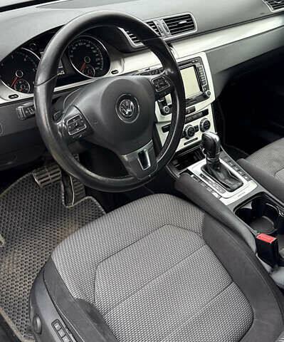 Фольксваген Пассат 2013 в Дубровице на Automoto.ua Серый Фольксваген Пассат, объемом двигателя 1.97 л и пробегом 332 тыс. км за 10500 $, фото 7 на Automoto.ua