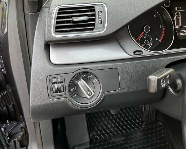 Сірий Фольксваген Пассат, об'ємом двигуна 1.97 л та пробігом 262 тис. км за 10000 $, фото 17 на Automoto.ua