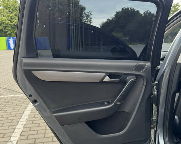 Серый Фольксваген Пассат, объемом двигателя 1.97 л и пробегом 207 тыс. км за 11500 $, фото 14 на Automoto.ua