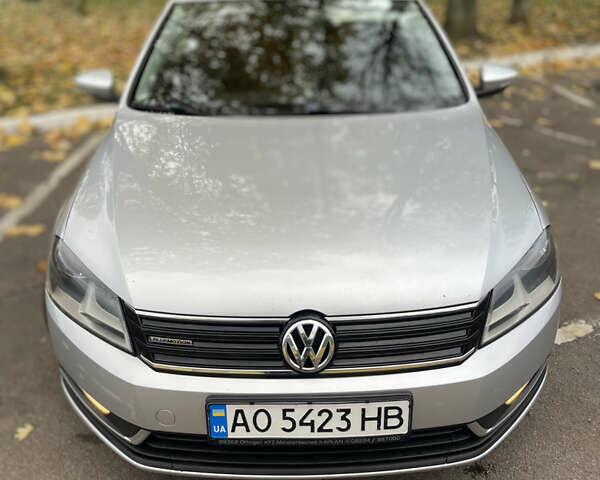 Фольксваген Пассат 2013 в Ужгороде на Automoto.ua Серый Фольксваген Пассат, объемом двигателя 1.6 л и пробегом 294 тыс. км за 9499 $, фото 2 на Automoto.ua