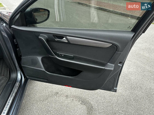 Серый Фольксваген Пассат, объемом двигателя 2 л и пробегом 256 тыс. км за 10999 $, фото 22 на Automoto.ua