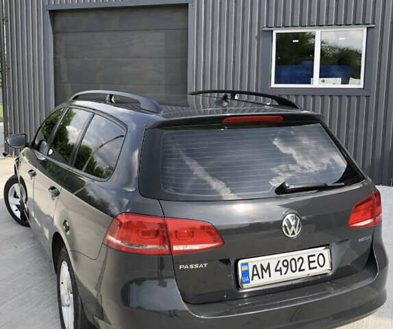 Серый Фольксваген Пассат, объемом двигателя 1.6 л и пробегом 270 тыс. км за 9999 $, фото 5 на Automoto.ua