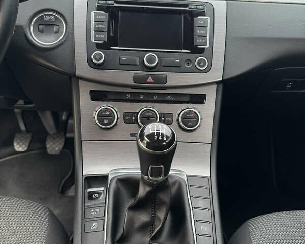 Серый Фольксваген Пассат, объемом двигателя 1.97 л и пробегом 207 тыс. км за 11500 $, фото 10 на Automoto.ua