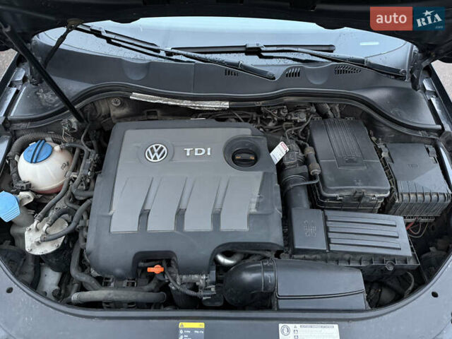 Серый Фольксваген Пассат, объемом двигателя 1.6 л и пробегом 301 тыс. км за 10200 $, фото 9 на Automoto.ua
