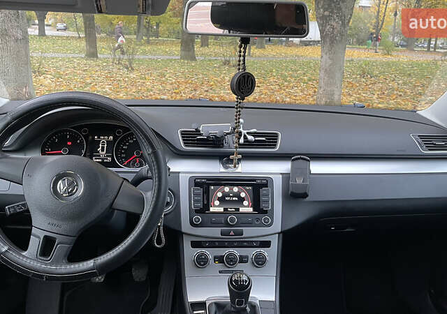 Фольксваген Пассат 2013 в Ужгороде на Automoto.ua Серый Фольксваген Пассат, объемом двигателя 1.6 л и пробегом 294 тыс. км за 9499 $, фото 16 на Automoto.ua