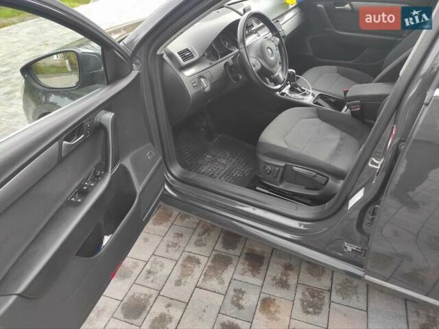 Серый Фольксваген Пассат, объемом двигателя 2 л и пробегом 320 тыс. км за 12500 $, фото 25 на Automoto.ua
