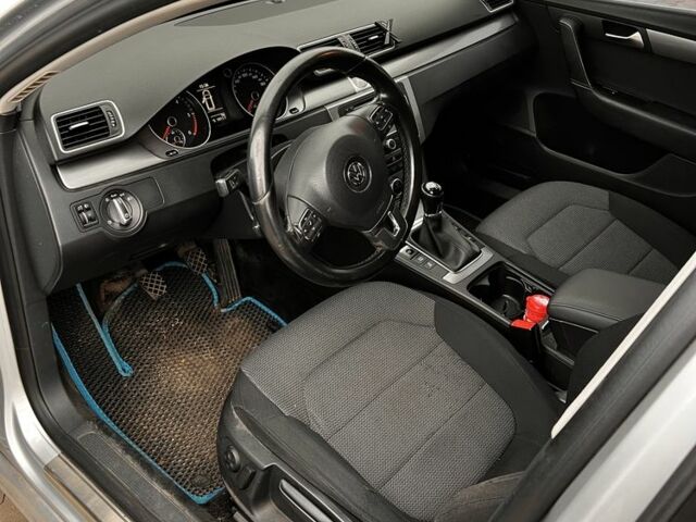 Серый Фольксваген Пассат, объемом двигателя 2 л и пробегом 239 тыс. км за 10300 $, фото 12 на Automoto.ua