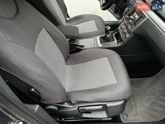 Серый Фольксваген Пассат, объемом двигателя 2 л и пробегом 256 тыс. км за 10999 $, фото 18 на Automoto.ua