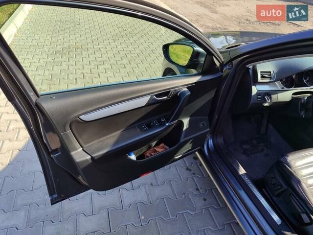 Серый Фольксваген Пассат, объемом двигателя 1.97 л и пробегом 300 тыс. км за 12000 $, фото 13 на Automoto.ua