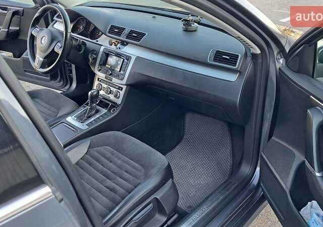 Серый Фольксваген Пассат, объемом двигателя 1.97 л и пробегом 217 тыс. км за 11500 $, фото 3 на Automoto.ua