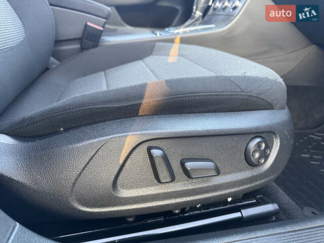 Серый Фольксваген Пассат, объемом двигателя 1.6 л и пробегом 229 тыс. км за 10999 $, фото 32 на Automoto.ua