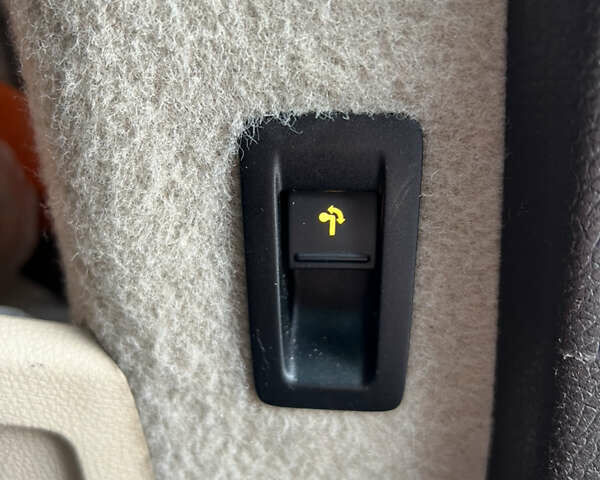 Сірий Фольксваген Пассат, об'ємом двигуна 1.97 л та пробігом 299 тис. км за 11850 $, фото 47 на Automoto.ua