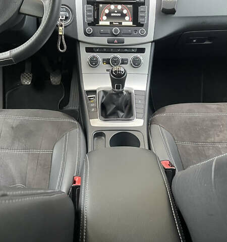 Фольксваген Пассат 2013 в Ужгороде на Automoto.ua Серый Фольксваген Пассат, объемом двигателя 1.6 л и пробегом 294 тыс. км за 9499 $, фото 17 на Automoto.ua