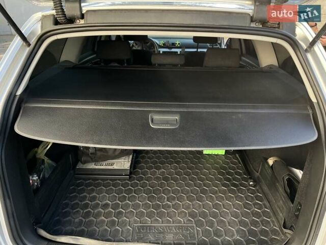 Серый Фольксваген Пассат, объемом двигателя 1.97 л и пробегом 298 тыс. км за 10200 $, фото 14 на Automoto.ua