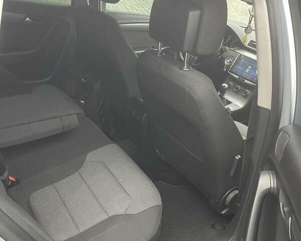 Фольксваген Пассат 2013 в Киеве на Automoto.ua Серый Фольксваген Пассат, объемом двигателя 1.97 л и пробегом 283 тыс. км за 11500 $, фото 23 на Automoto.ua