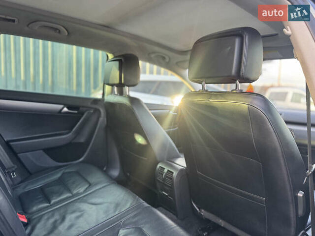 Сірий Фольксваген Пассат, об'ємом двигуна 1.6 л та пробігом 240 тис. км за 10350 $, фото 24 на Automoto.ua