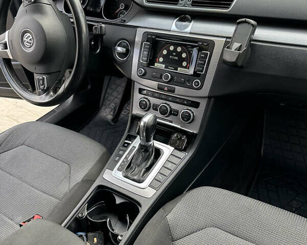 Сірий Фольксваген Пассат, об'ємом двигуна 2 л та пробігом 209 тис. км за 13050 $, фото 30 на Automoto.ua